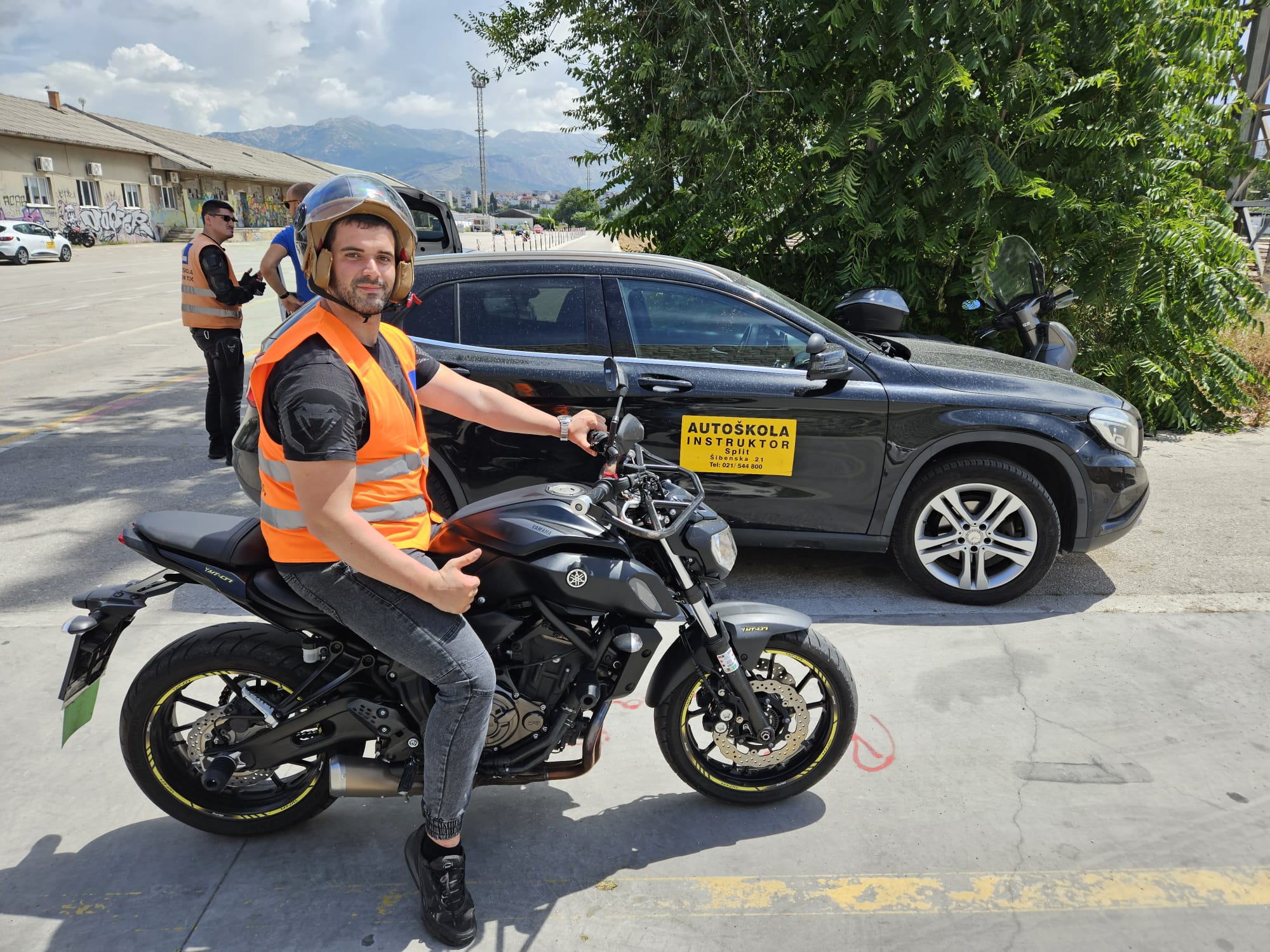 Instruktor i kandidat na motociklu za A kategoriju u Splitu